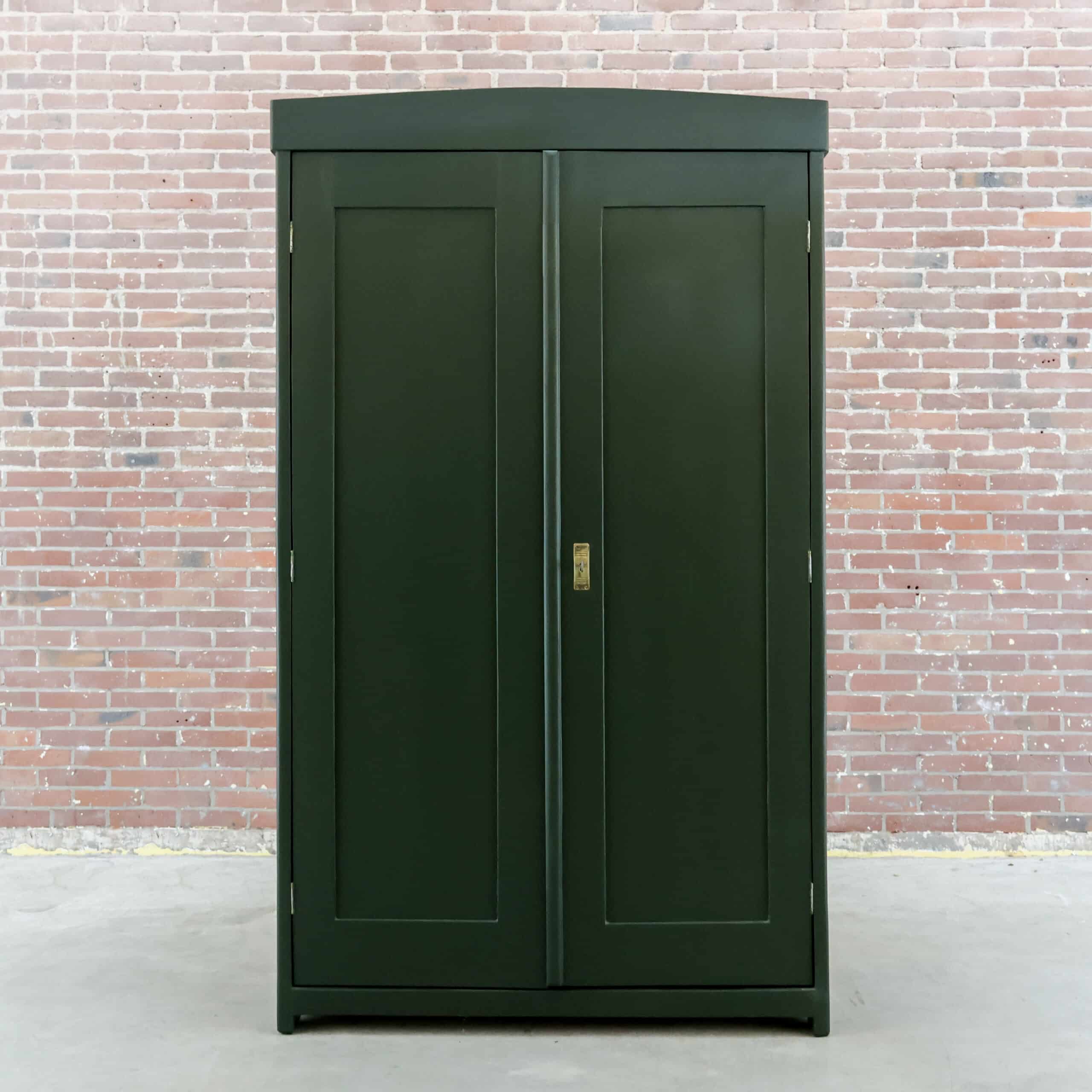 Brocante groene linnenkast