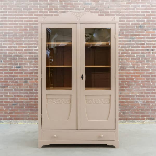 Brocante vitrinekast