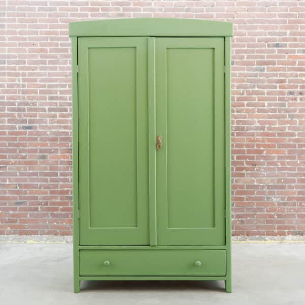 Brocante groene linnenkast