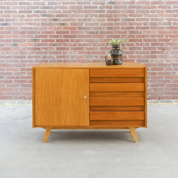 Mid-century dressoir van Jiří Jiroutek