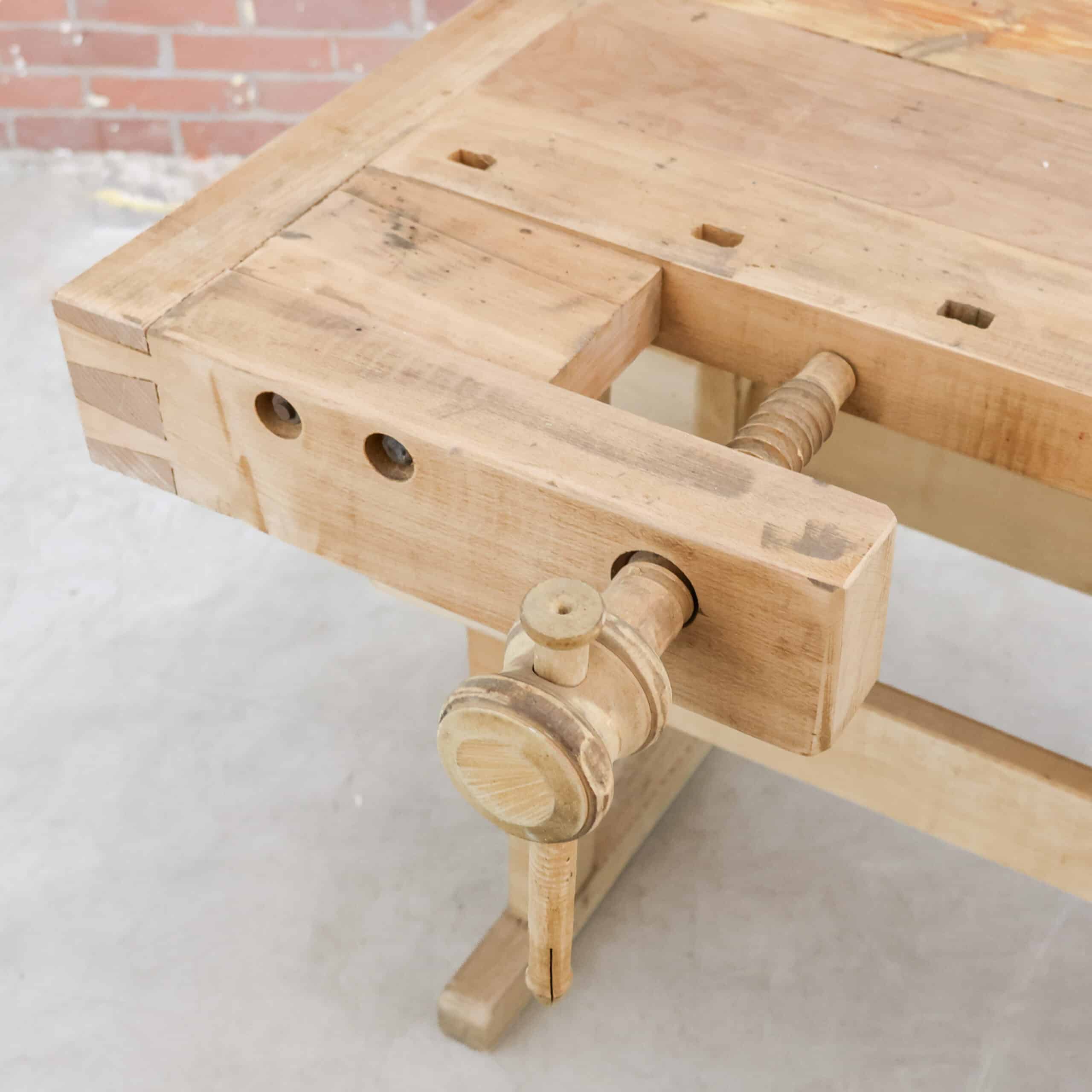Vintage werkbank met bankschroef - Afbeelding 4