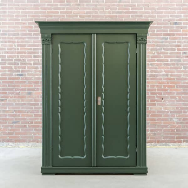 Brocante groene linnenkast