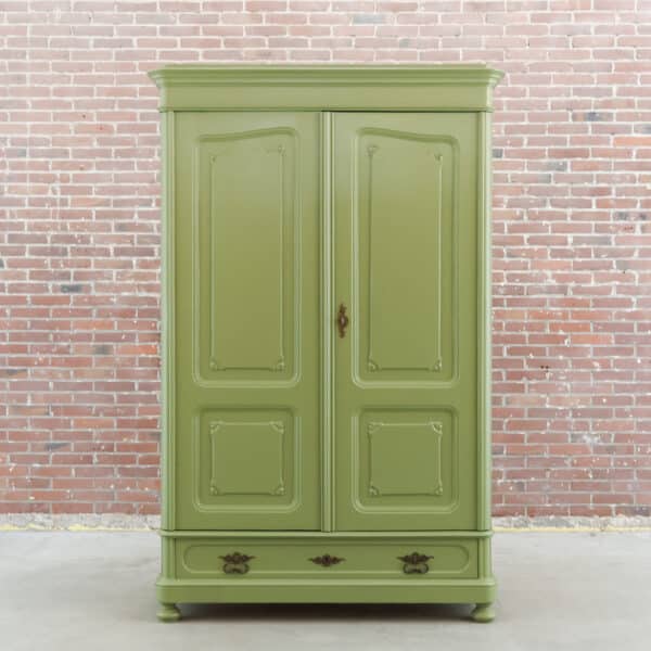 Brocante groene linnenkast