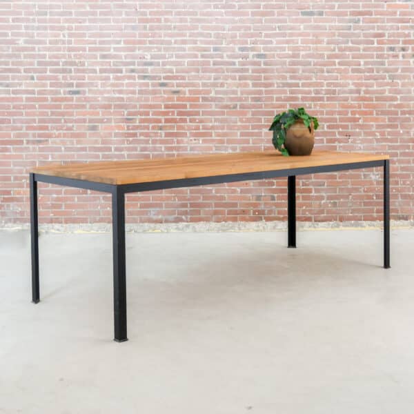 Industriële eettafel