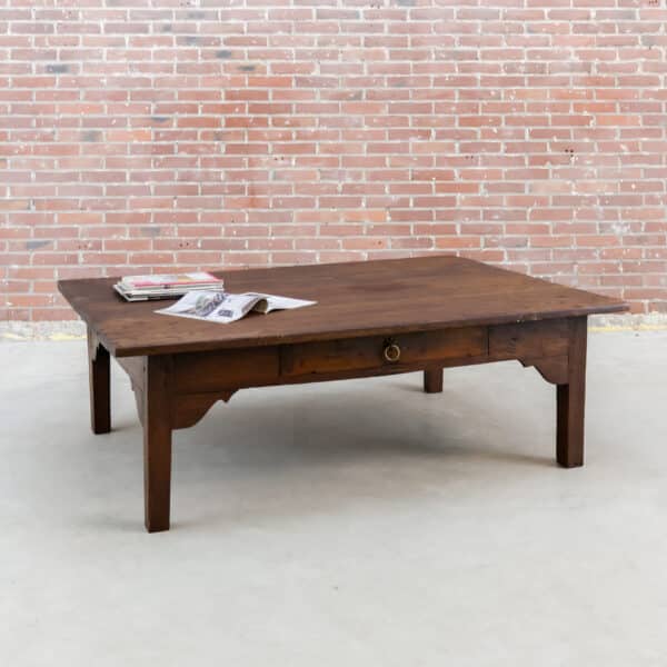 Grote antieke salontafel