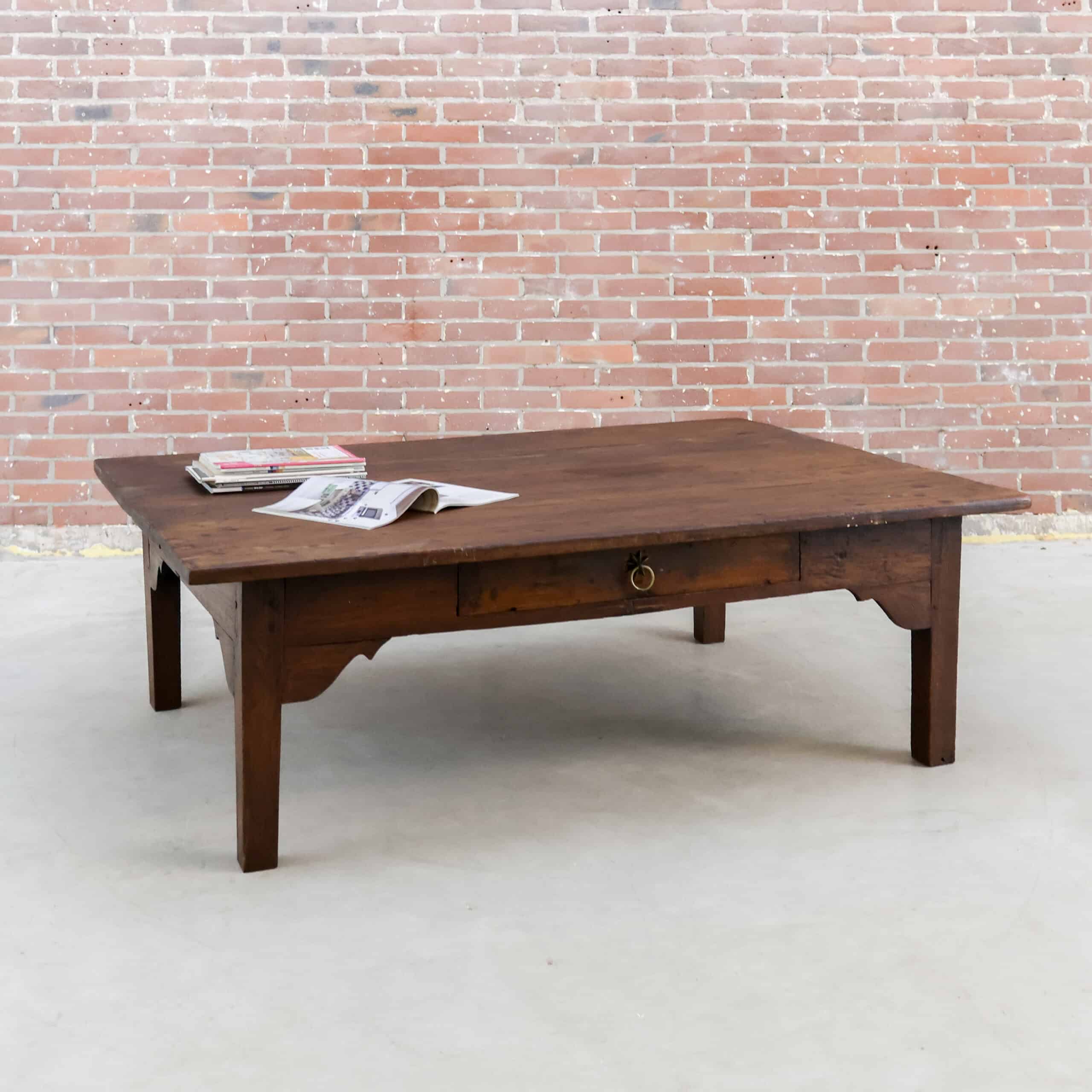 Grote antieke salontafel