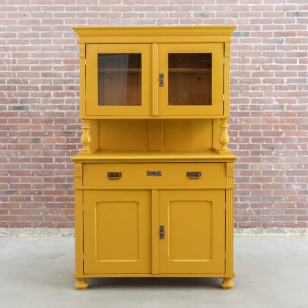 Brocante gele buffetkast
