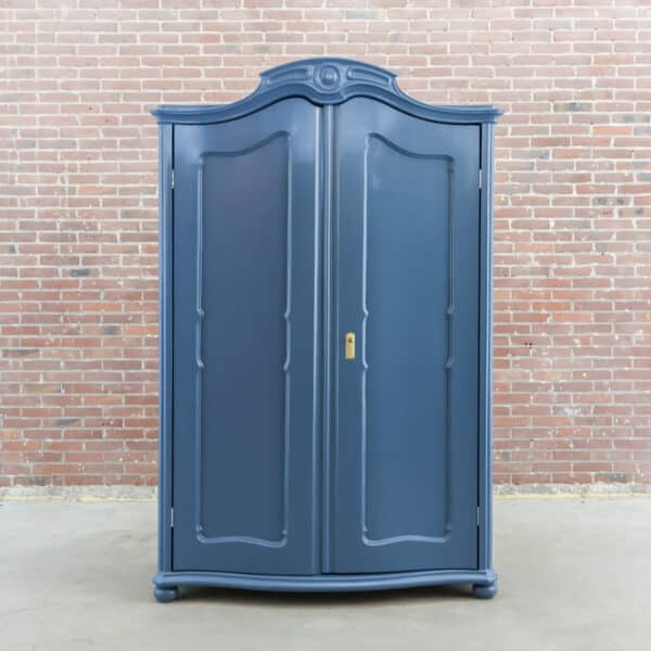 Blauwe linnenkast