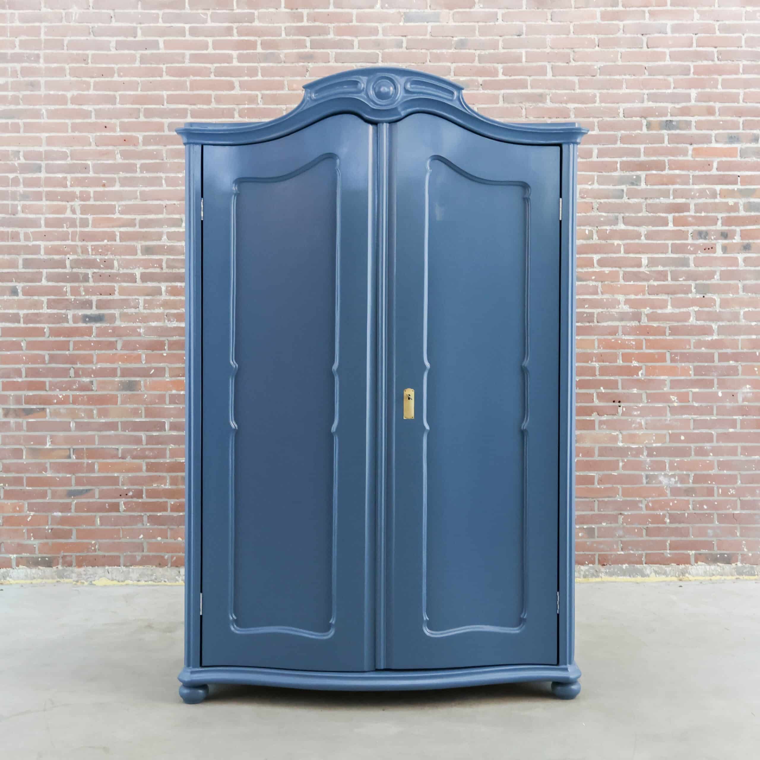 Blauwe linnenkast