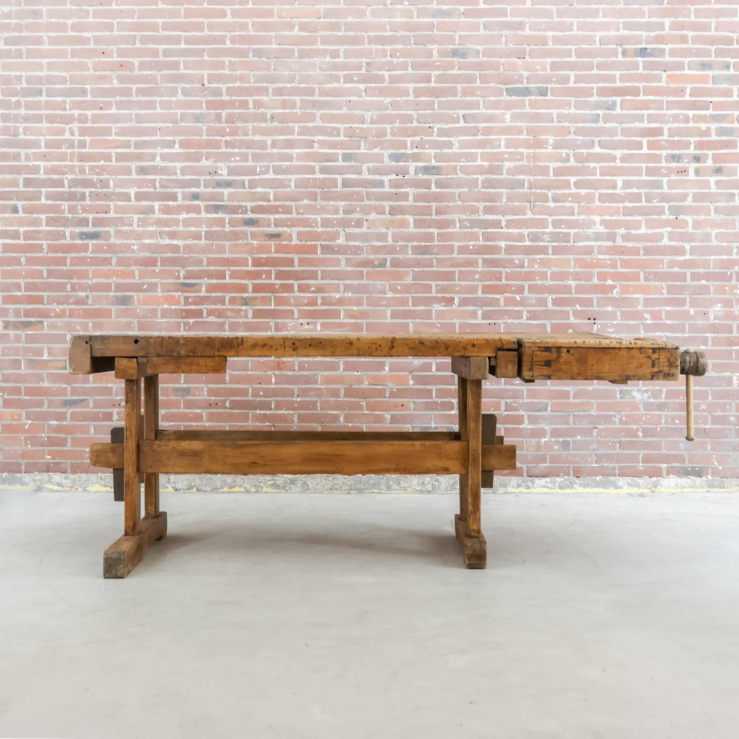 Vintage werkbank met bankschroef - Afbeelding 3