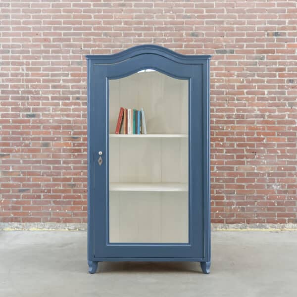 Blauwe vitrinekast