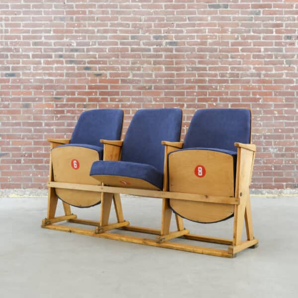 Vintage bioscoopstoelen