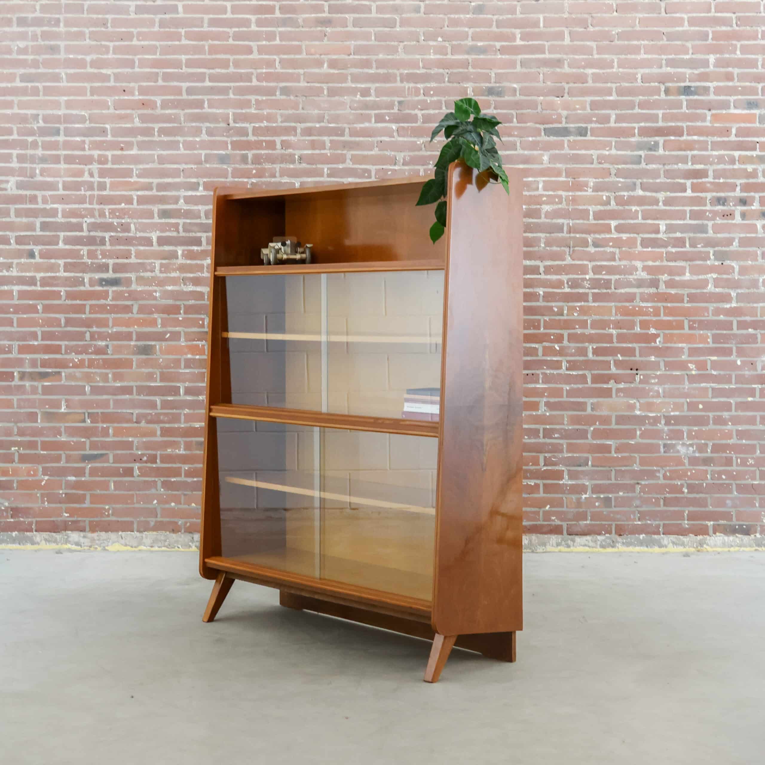 Vintage boekenkast - Novy Domov