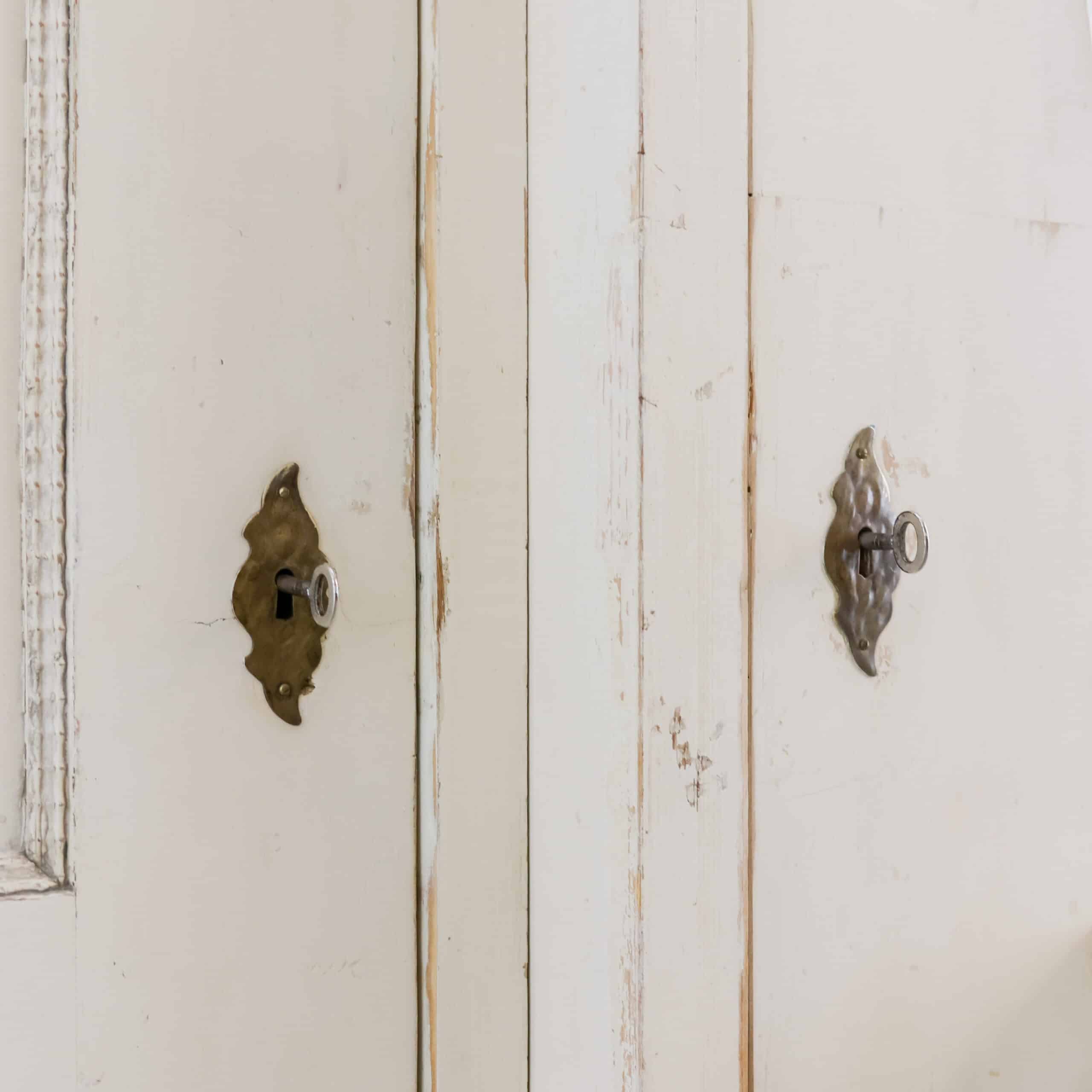 Brocante driedeurs linnenkast - Afbeelding 10