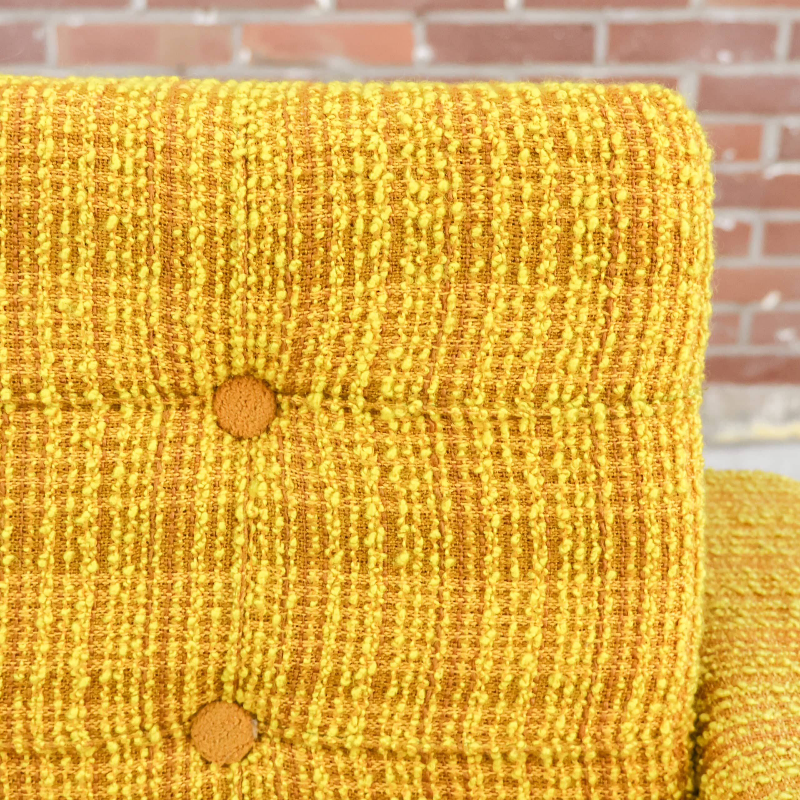 Mid century okergele fauteuil (prijs is per stuk) - Afbeelding 5