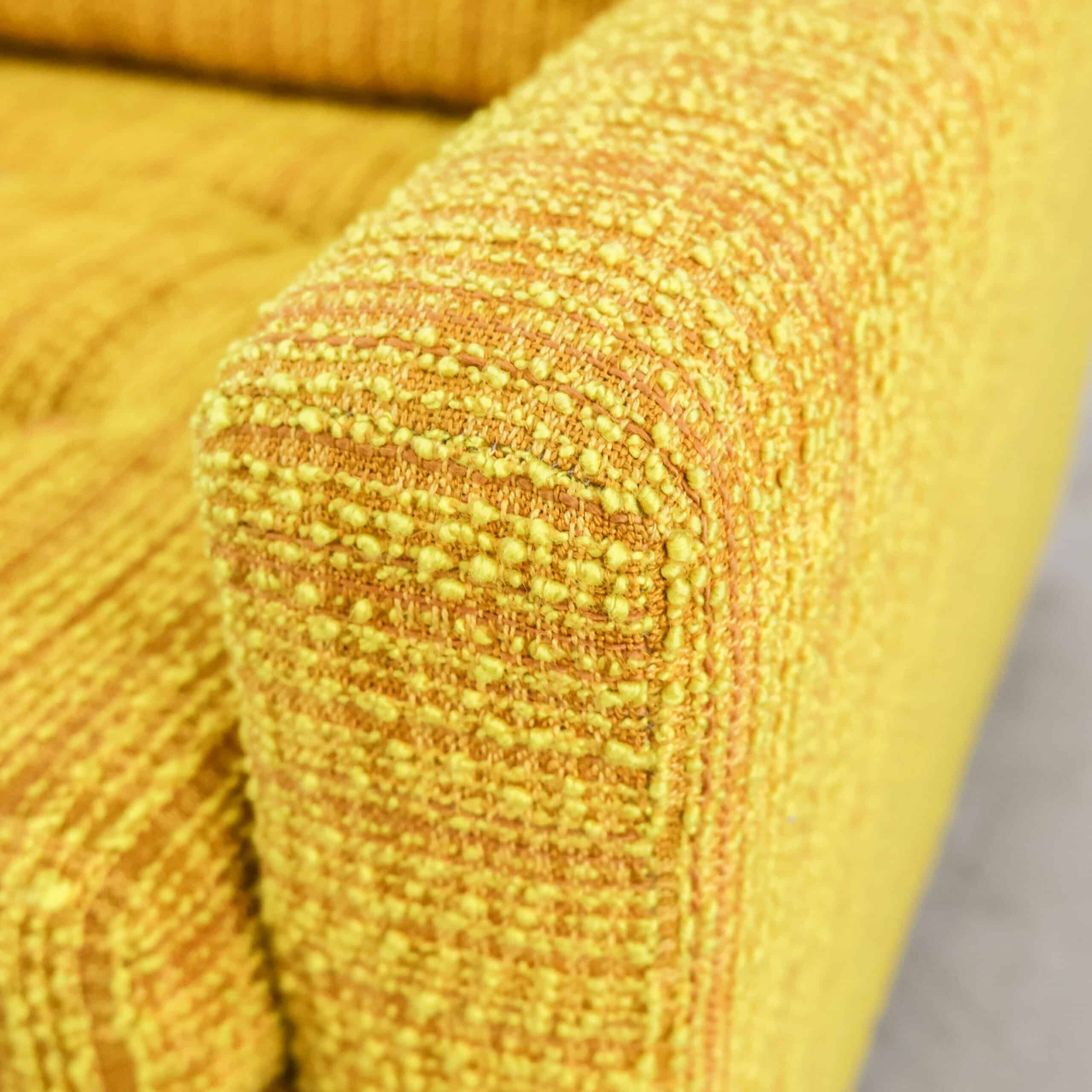 Mid century okergele fauteuil (prijs is per stuk) - Afbeelding 6