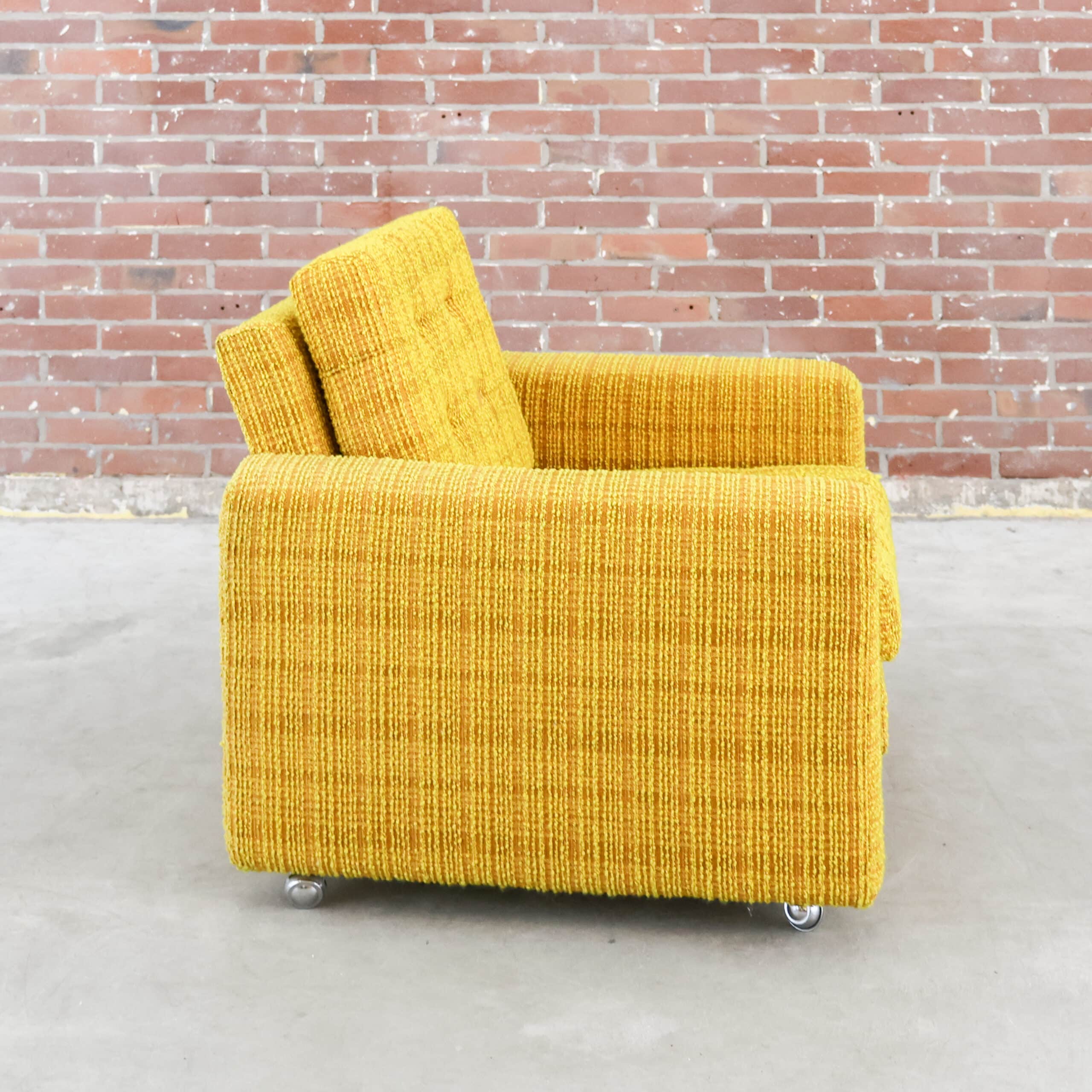 Mid century okergele fauteuil (prijs is per stuk) - Afbeelding 4