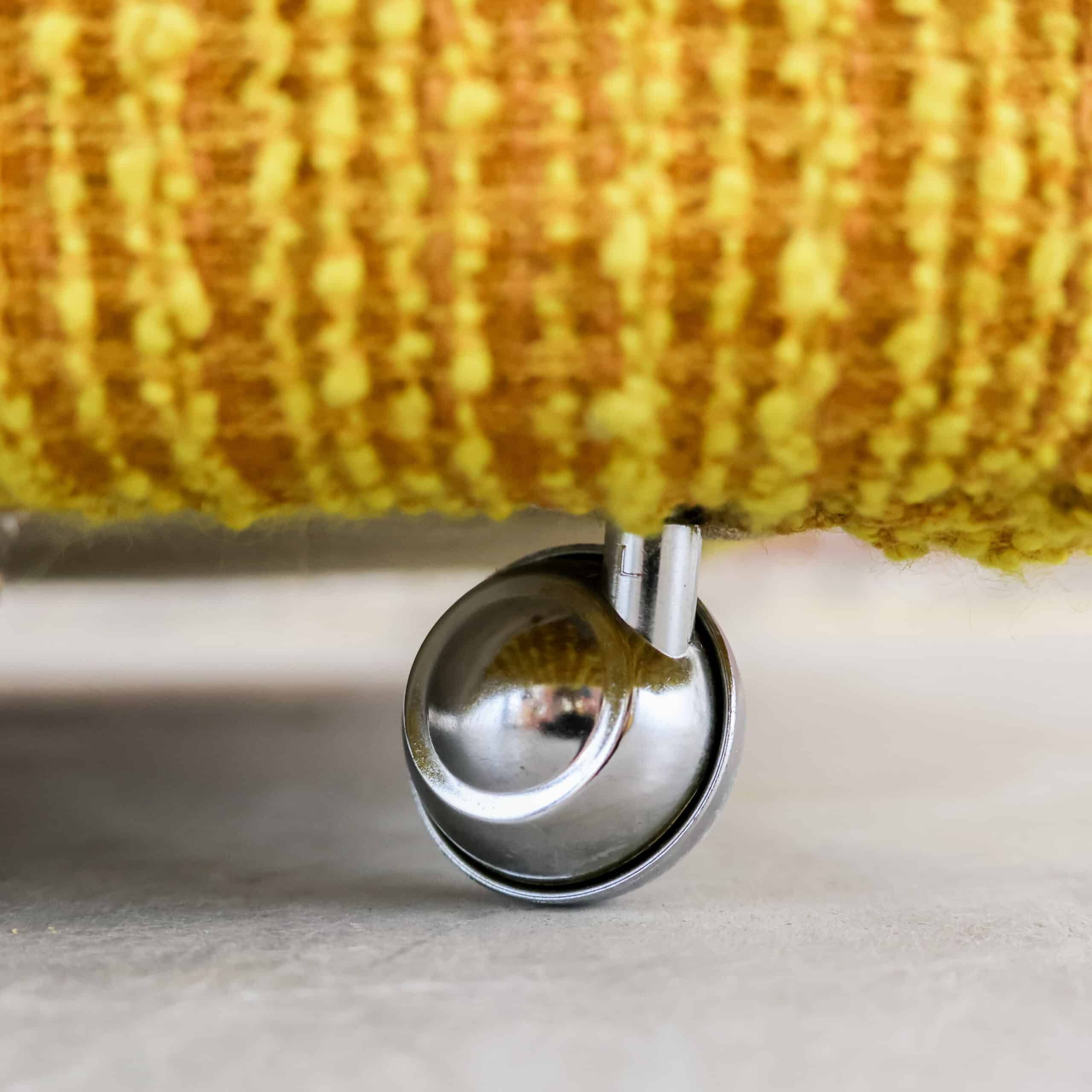 Mid century okergele fauteuil (prijs is per stuk) - Afbeelding 8