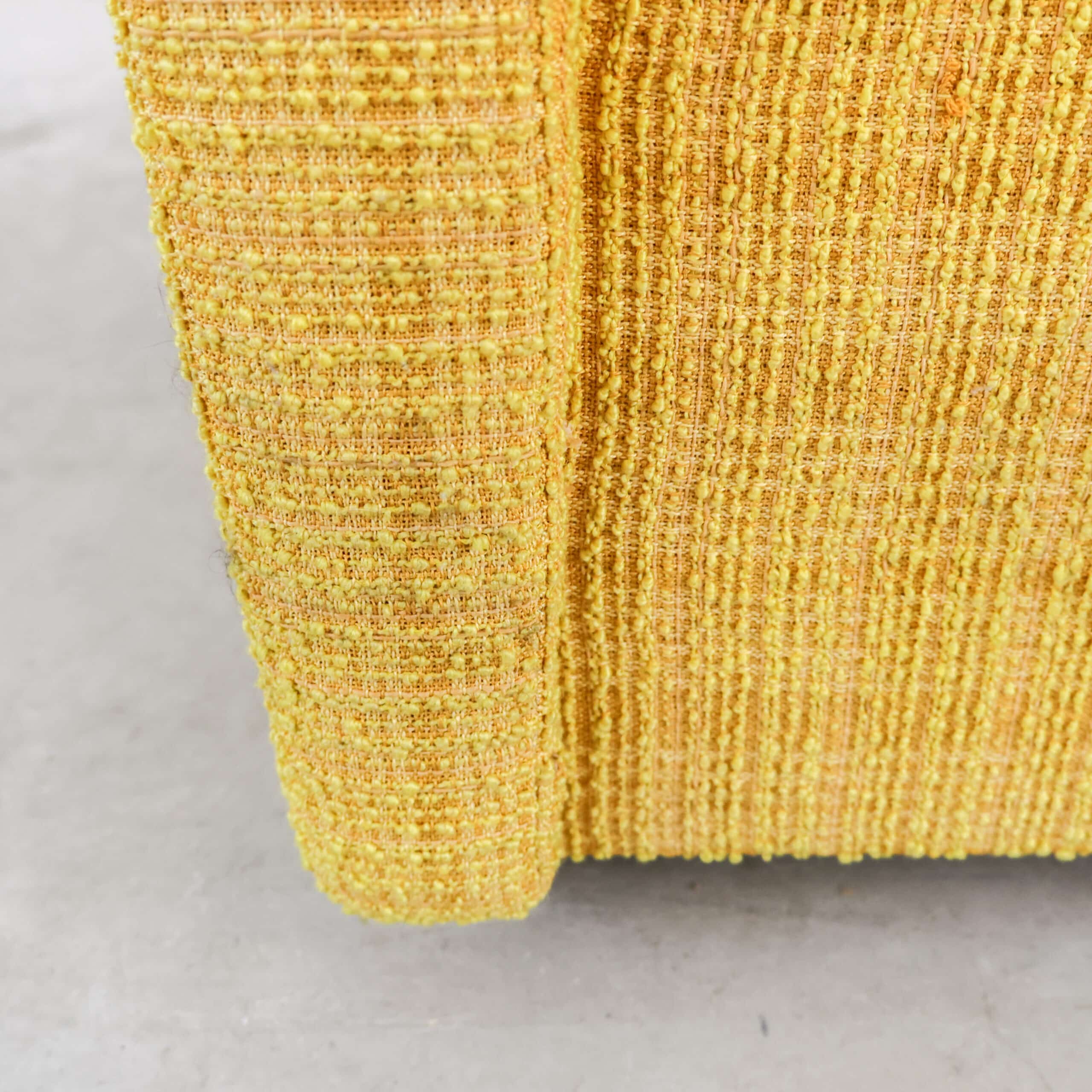 Mid century okergele fauteuil (prijs is per stuk) - Afbeelding 10