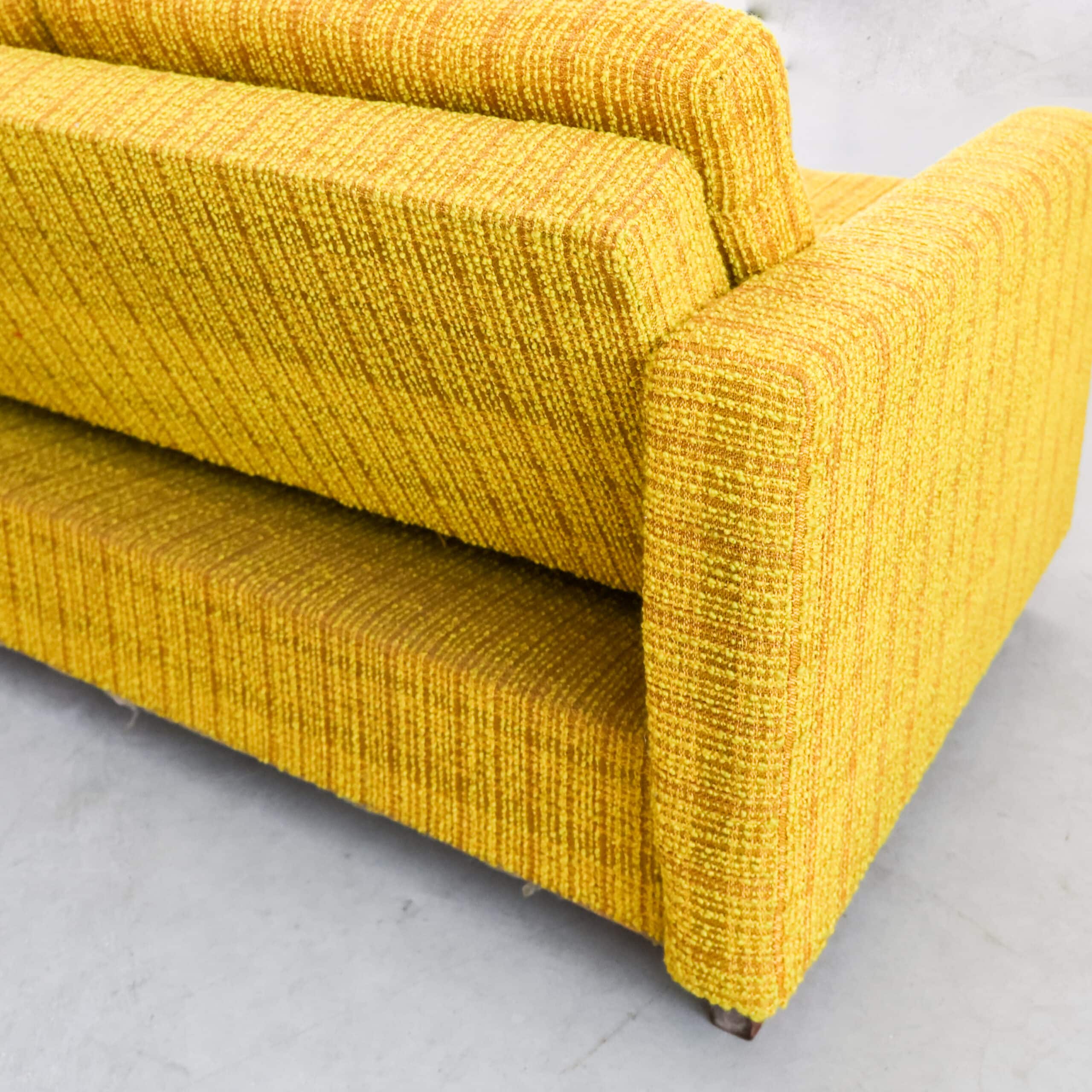 Mid century okergele bank / slaapbank - Afbeelding 12