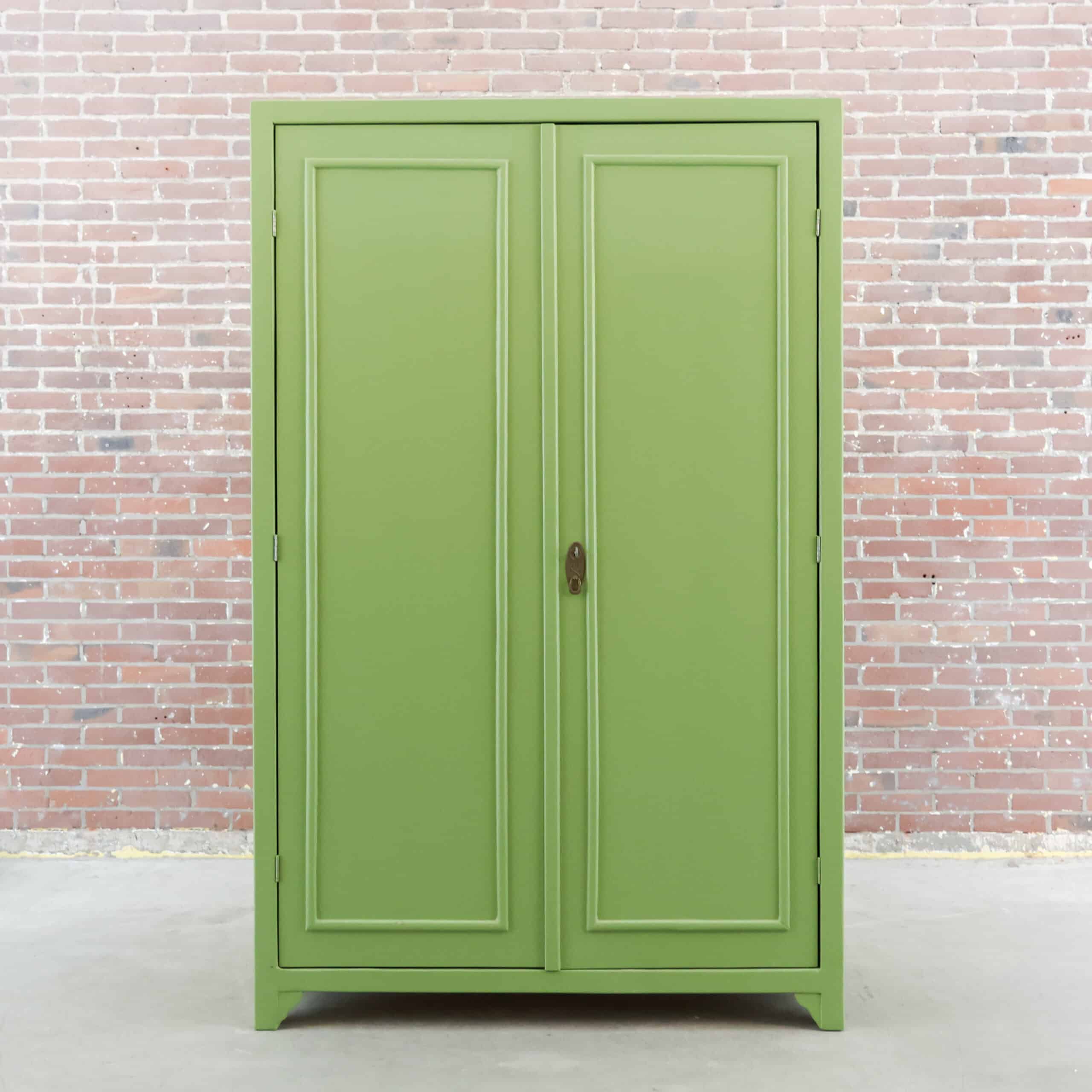 Brocante groene linnenkast