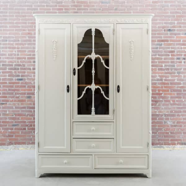 Brocante driedeurs kast