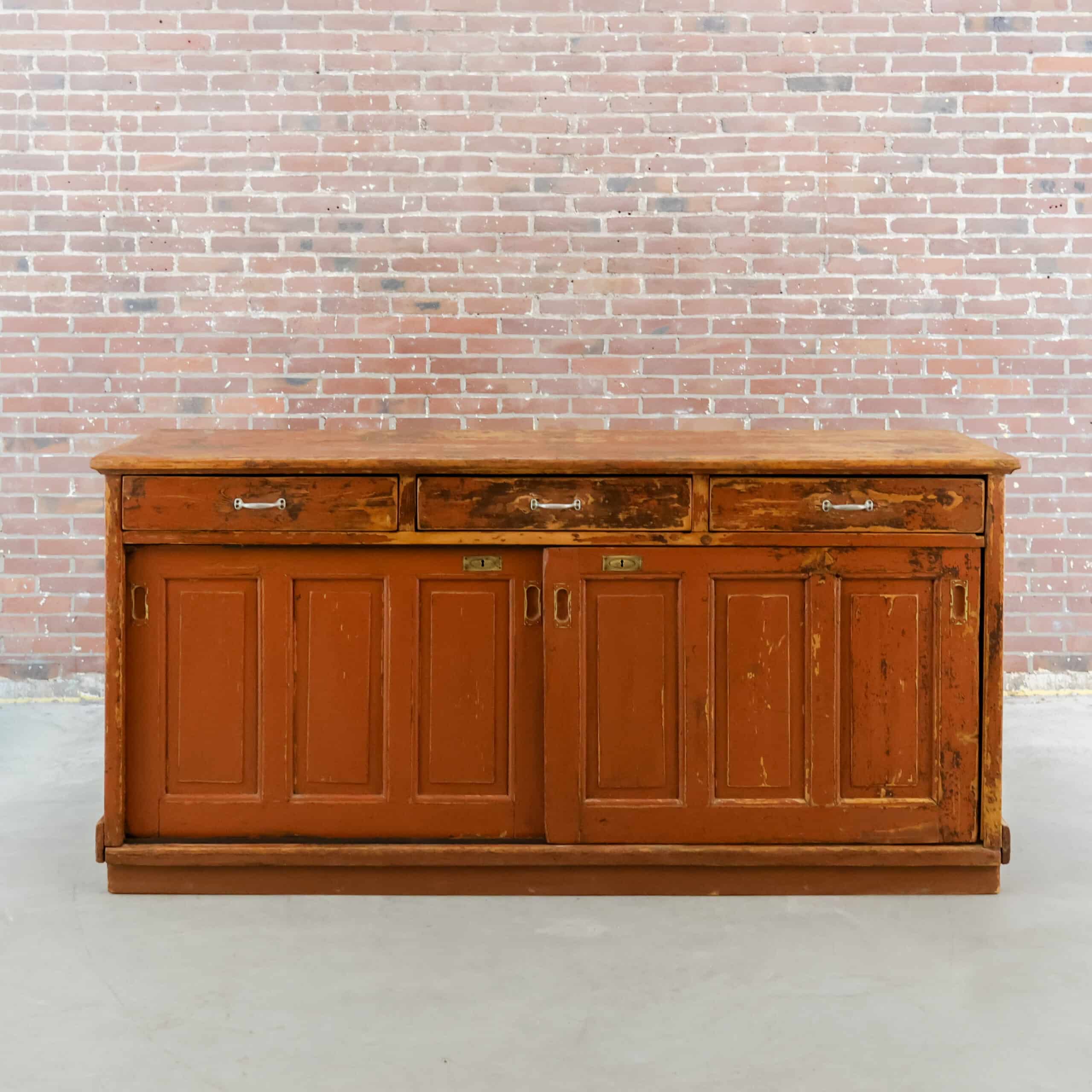 Brocante dressoir met schuifdeuren