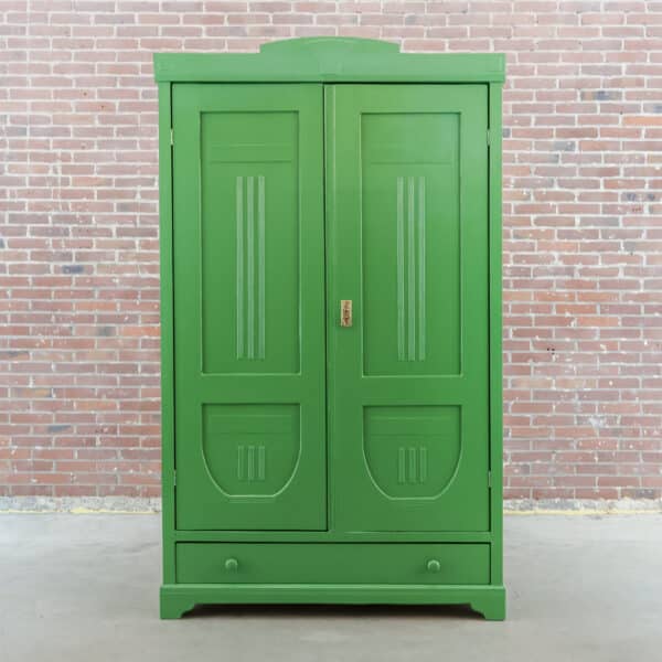 Brocante groene linnenkast
