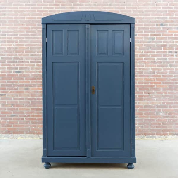 Blauwe linnenkast