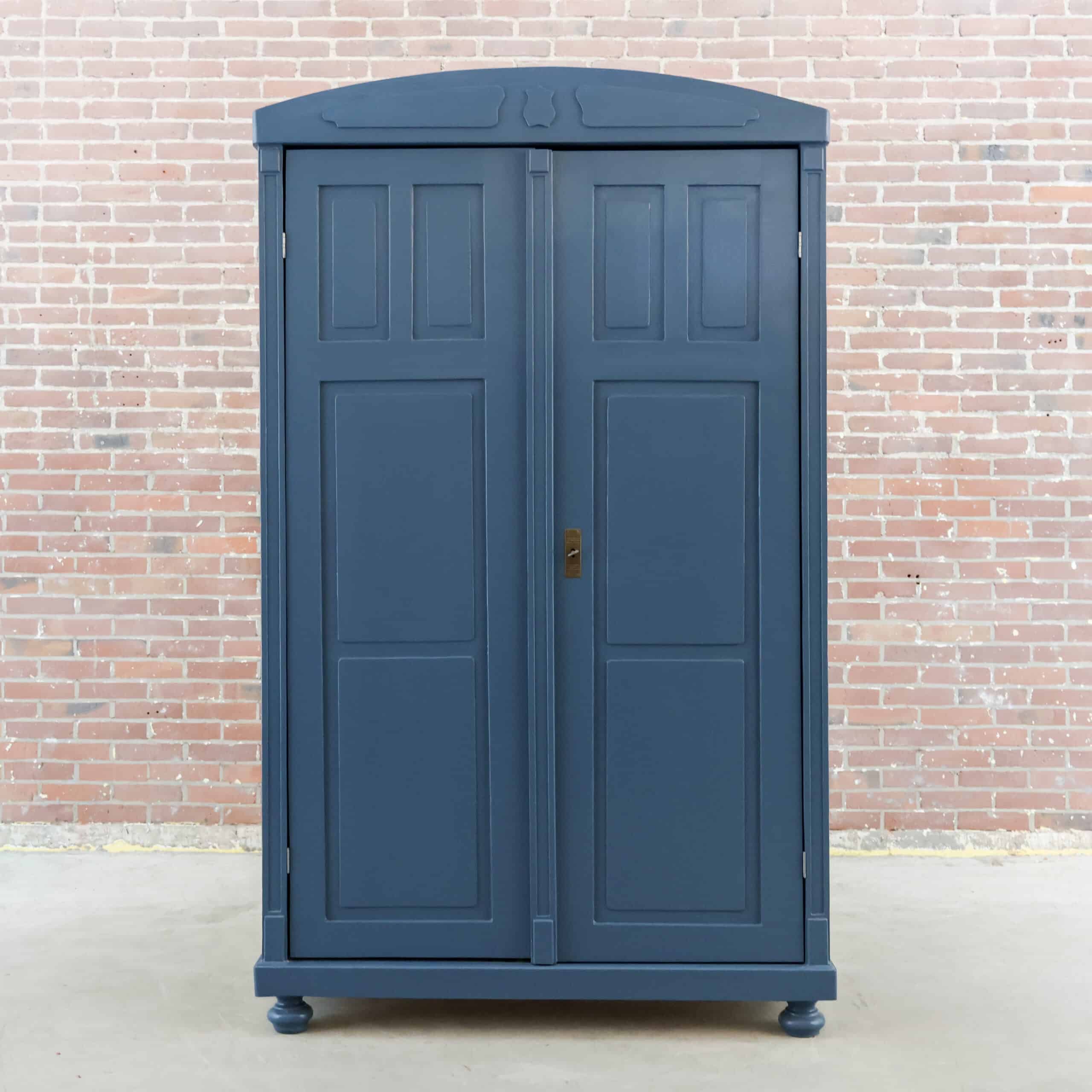 Blauwe linnenkast