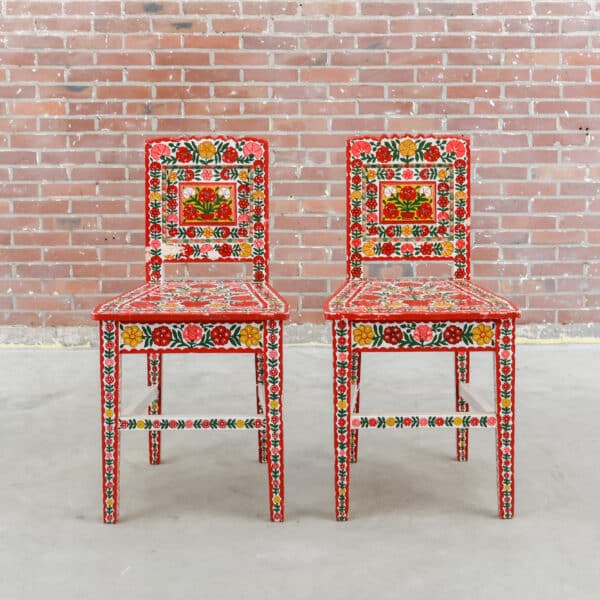 Traditioneel handbeschilderde stoelen