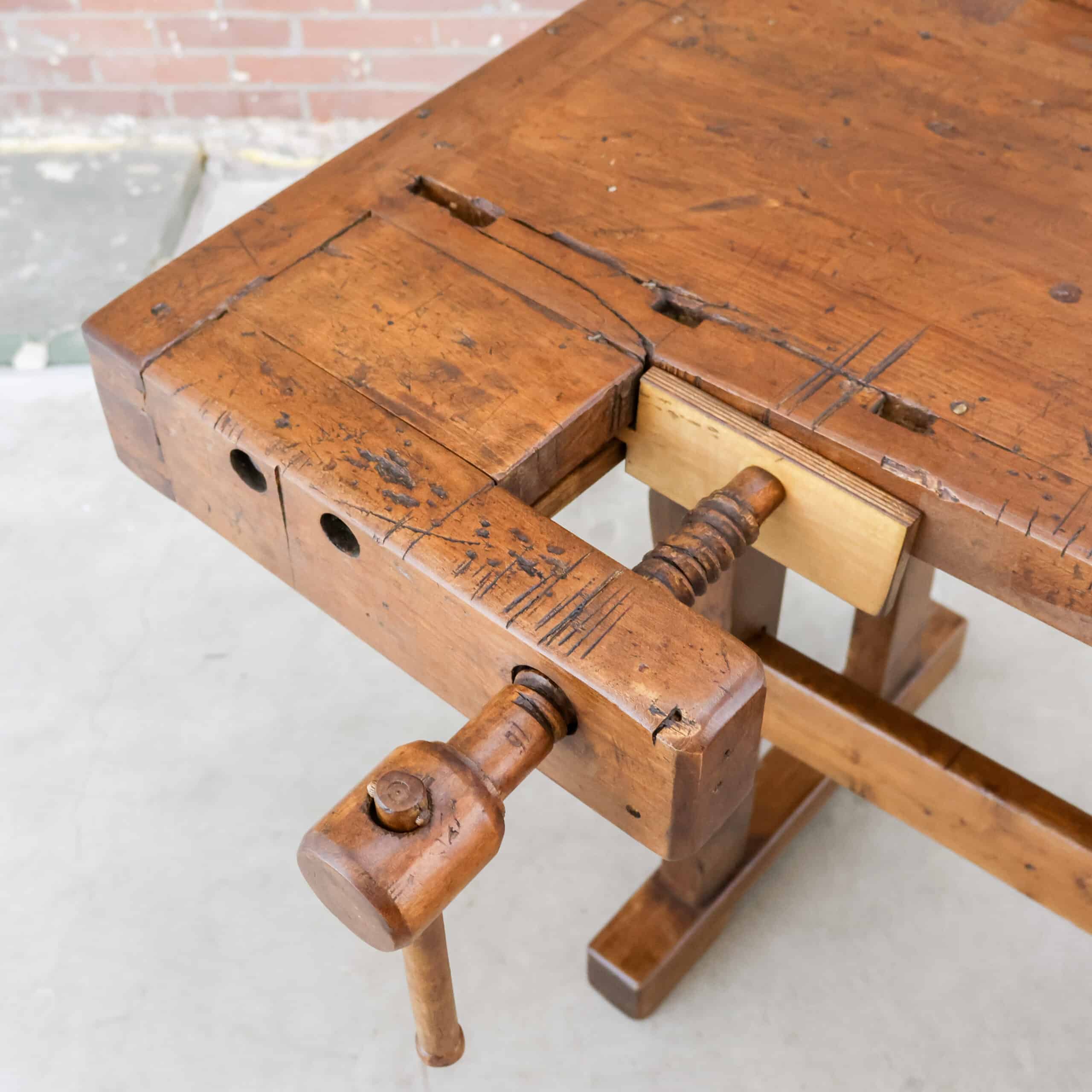 Vintage werkbank met bankschroef - Afbeelding 3