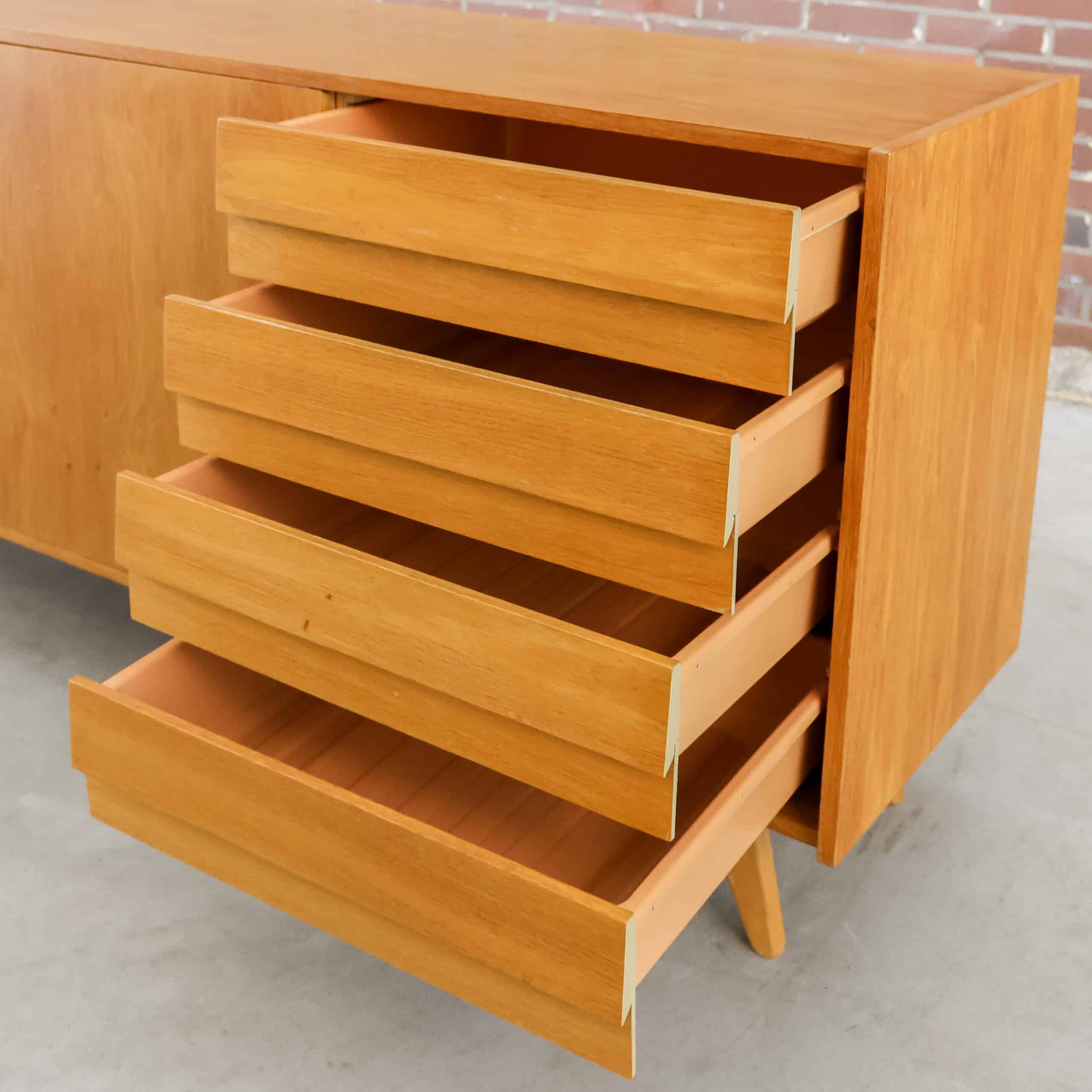 Vintage dressoir - Interier Praha - Afbeelding 4
