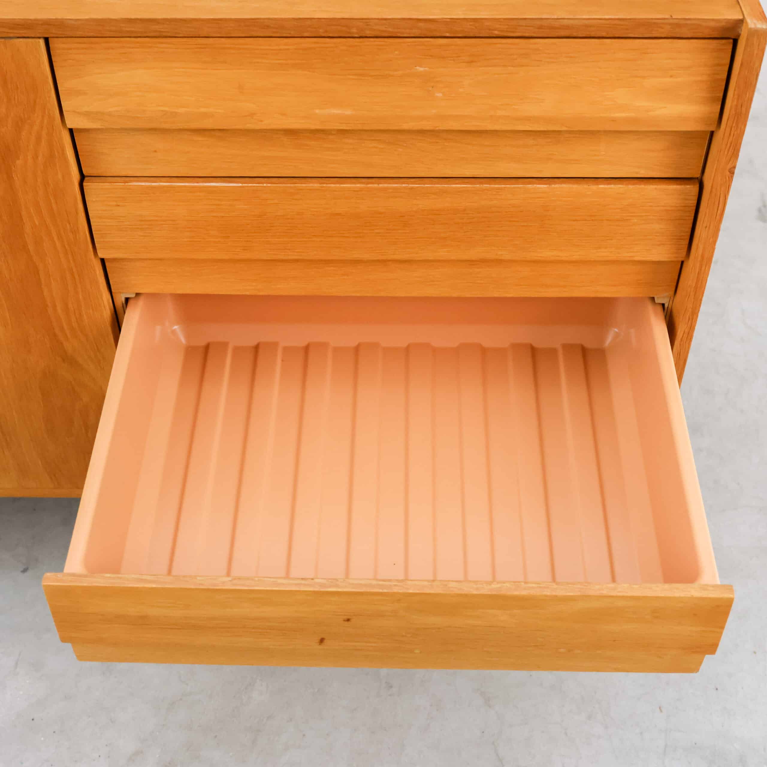 Vintage dressoir - Interier Praha - Afbeelding 5