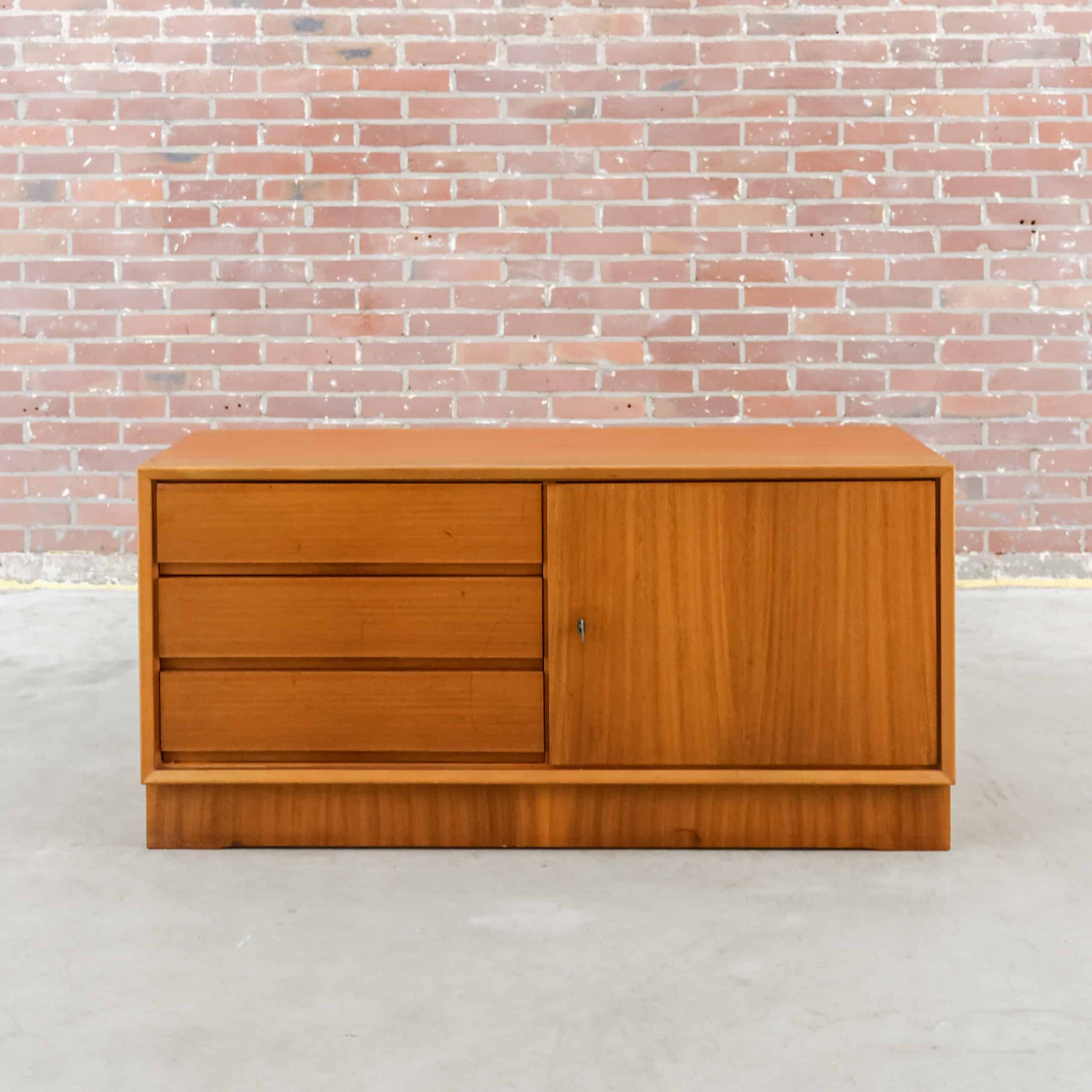 mid-century dressoirtje