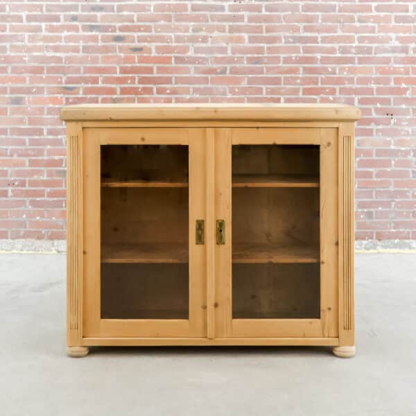 Brocante vitrinekastje