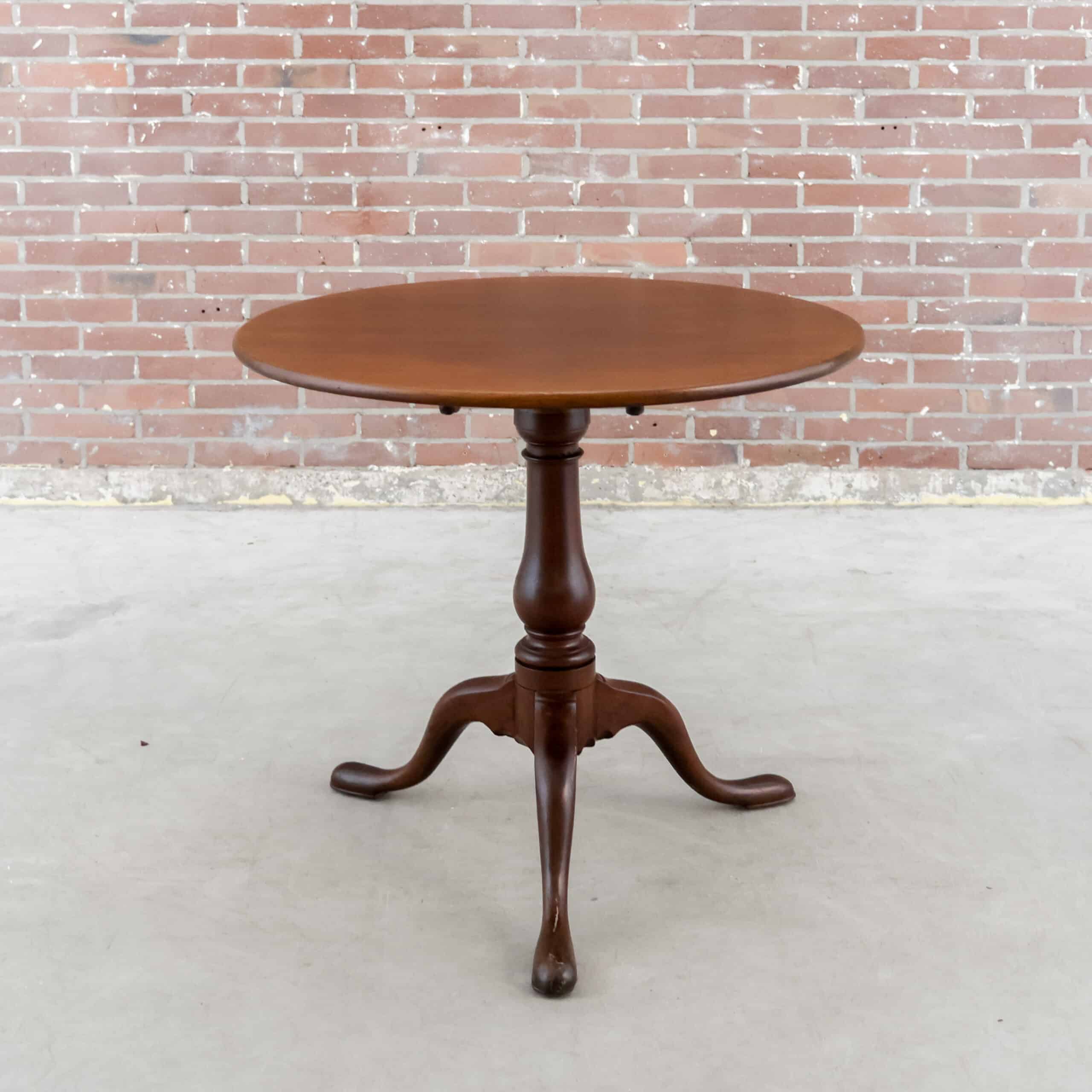 Antieke Engelse tilt-top tafel