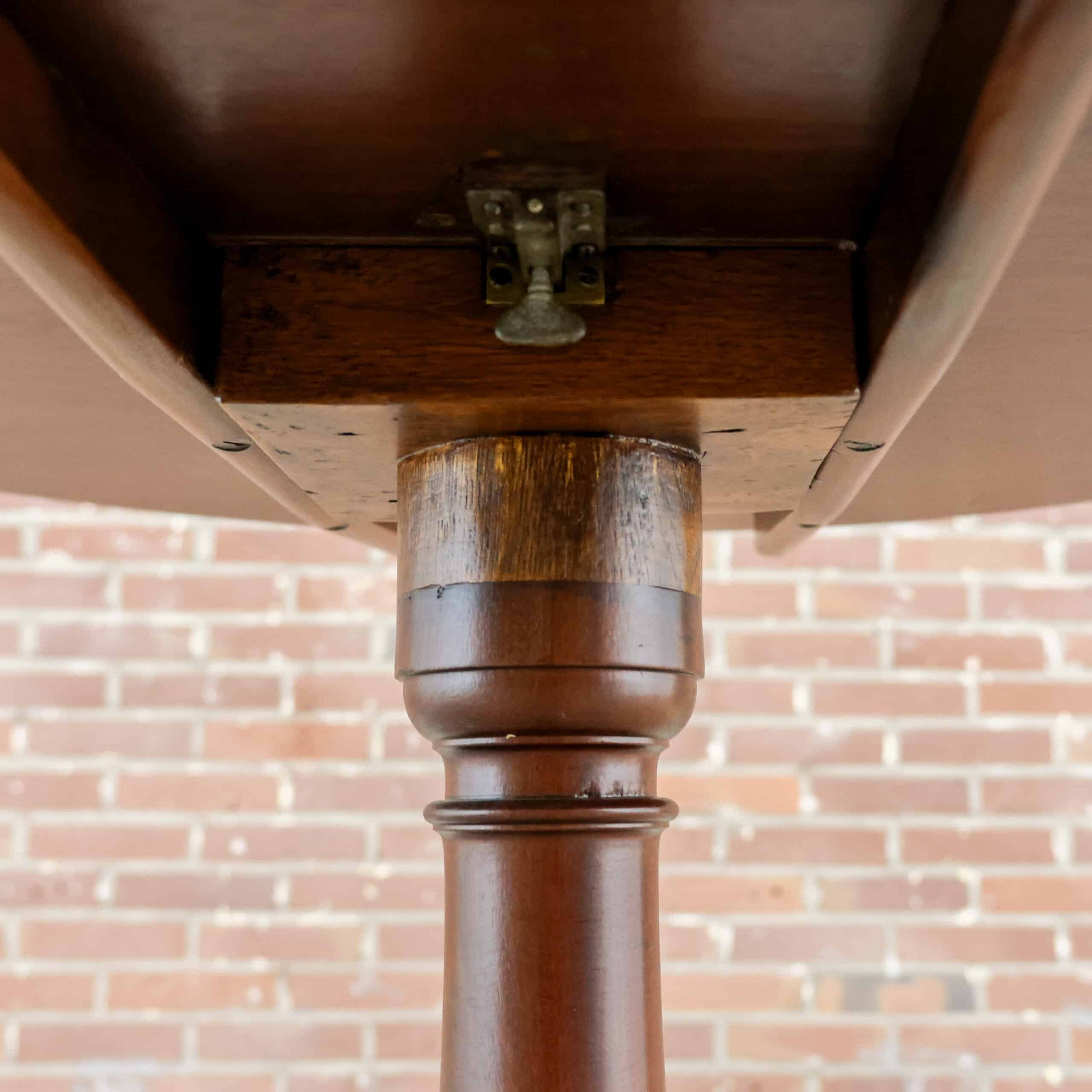 Antieke Engelse tilt-top tafel - Afbeelding 4