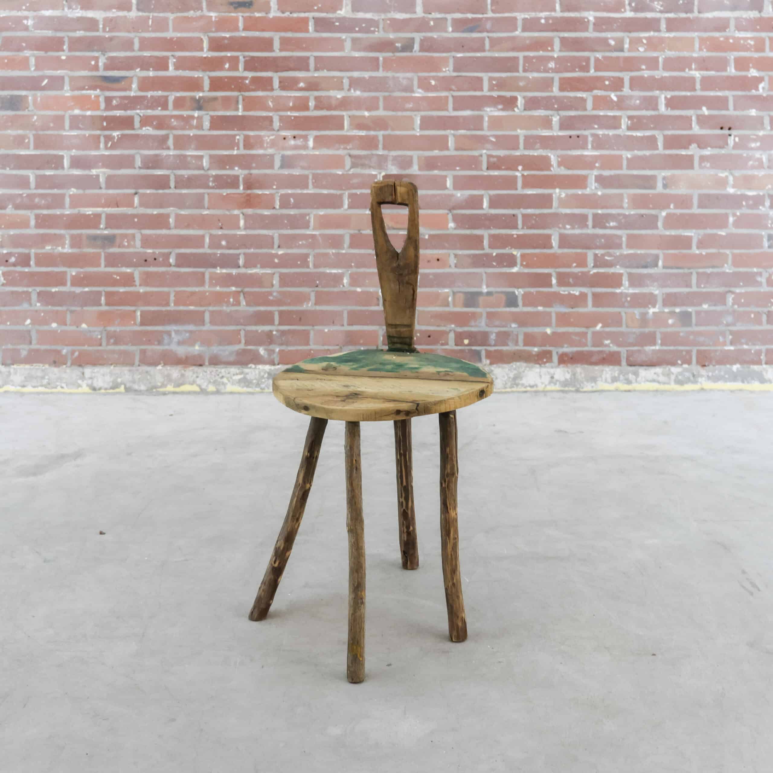 Rustieke houten melkkruk