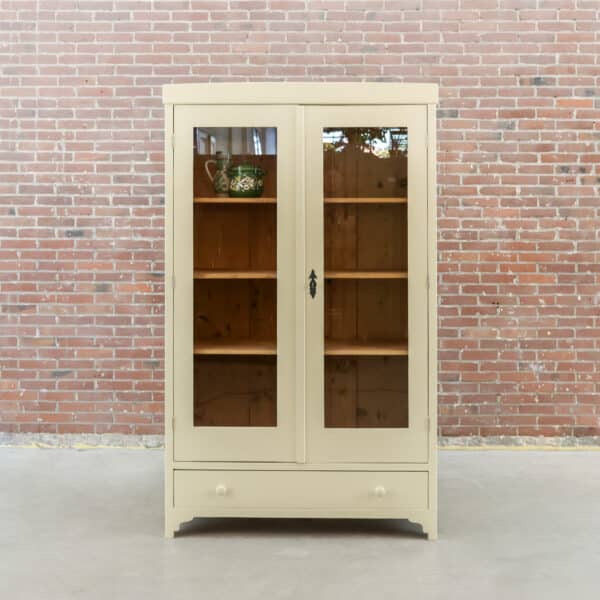 Brocante crème vitrinekast