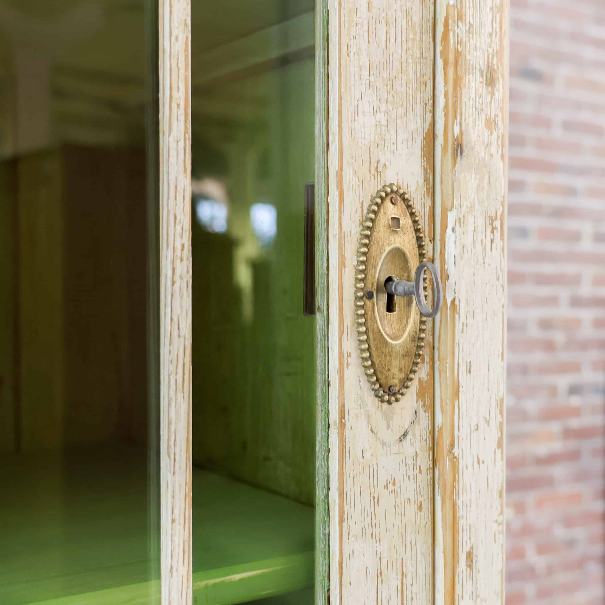 Hoge eendeurs vitrinekast - Afbeelding 5