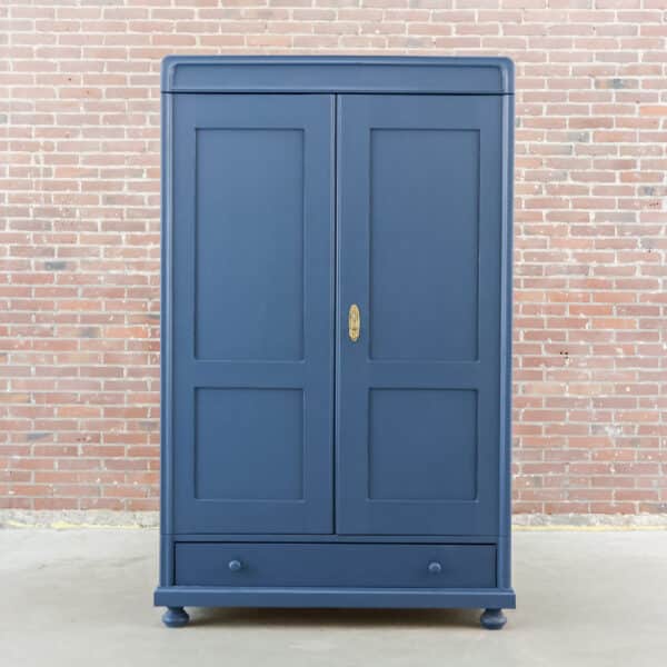 Blauwe linnenkast
