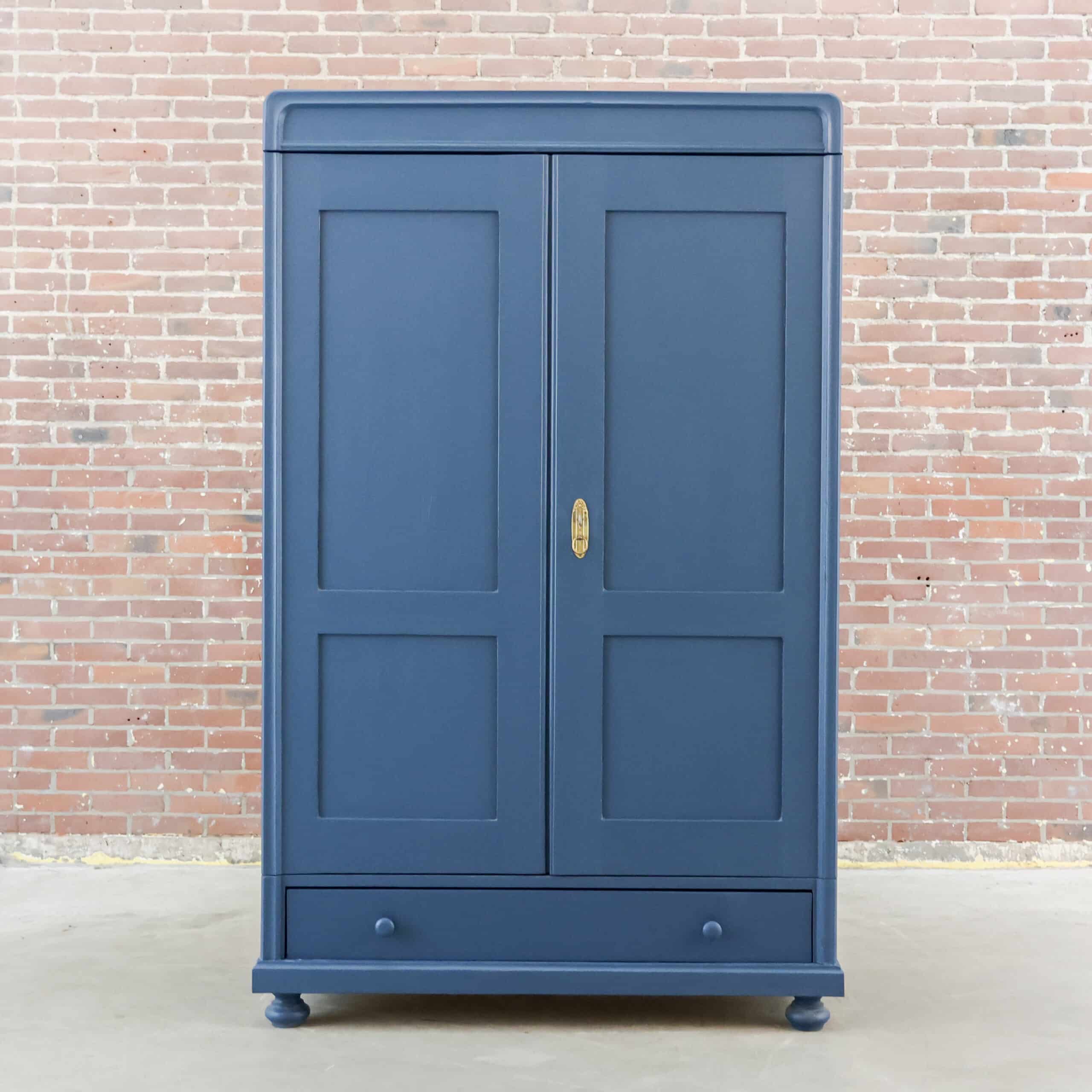 Blauwe linnenkast