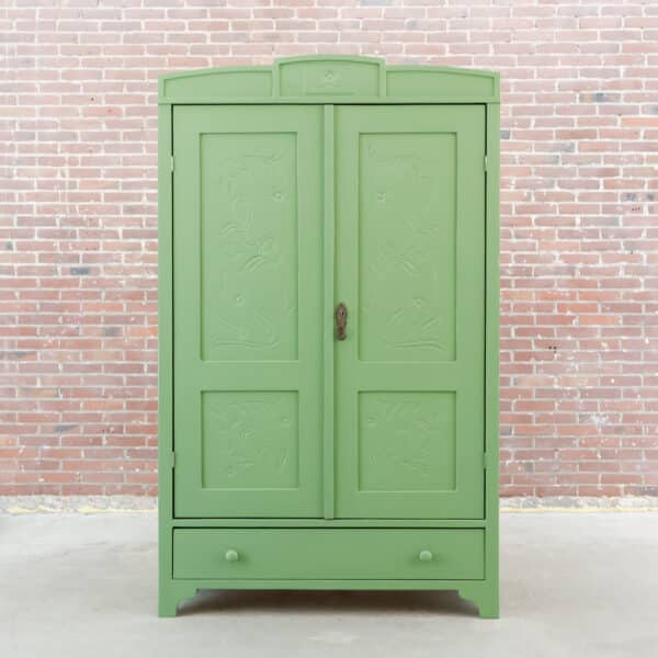 Brocante groene linnenkast