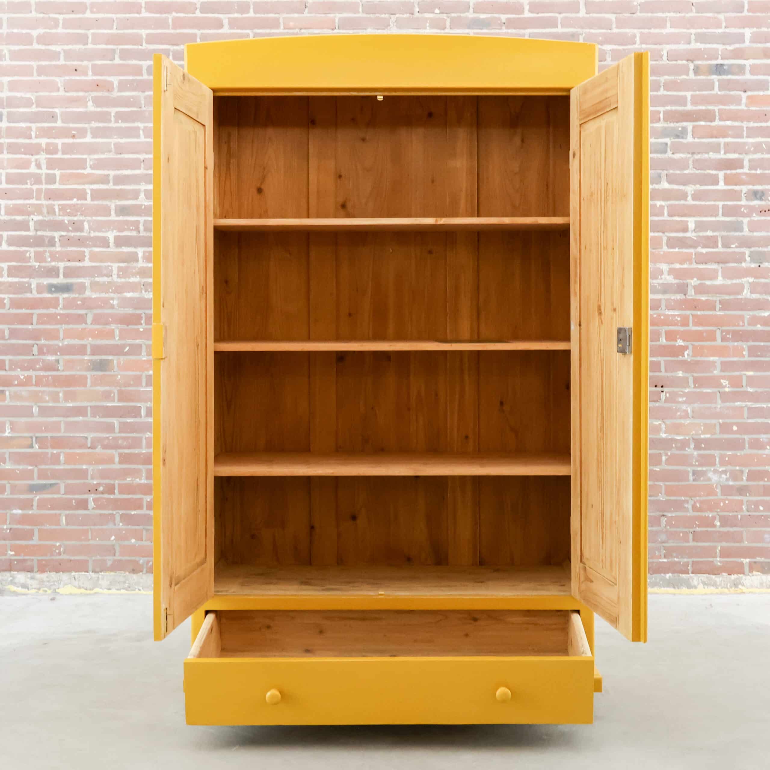 Brocante okergele linnenkast - Afbeelding 2